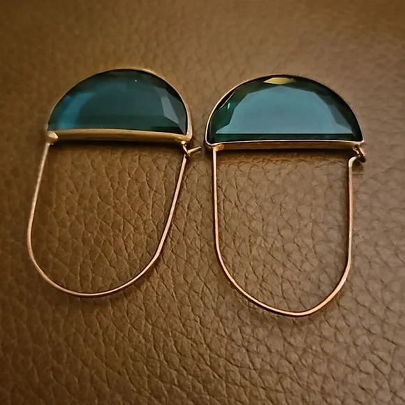 House of Harlow 1960 Faceted Teal Green Glass Mod Hoop Earrings - Picture 6 of 6